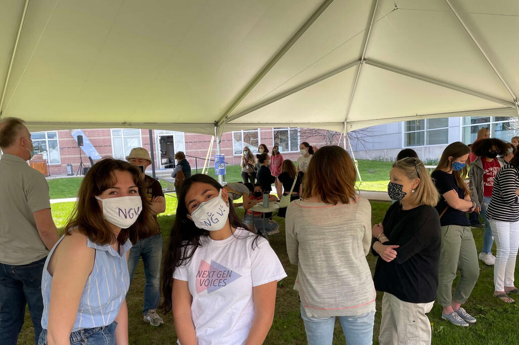 Club officers Rachel Alpert-Wisnia and Olivia Helfrich-Tapia pose at 2021's Creative Minds event